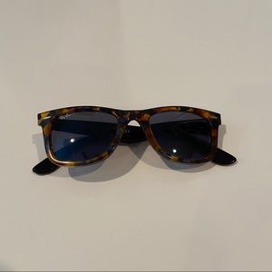 Ray-Ban WAYFARER Sunglasses in Tortoise Shell